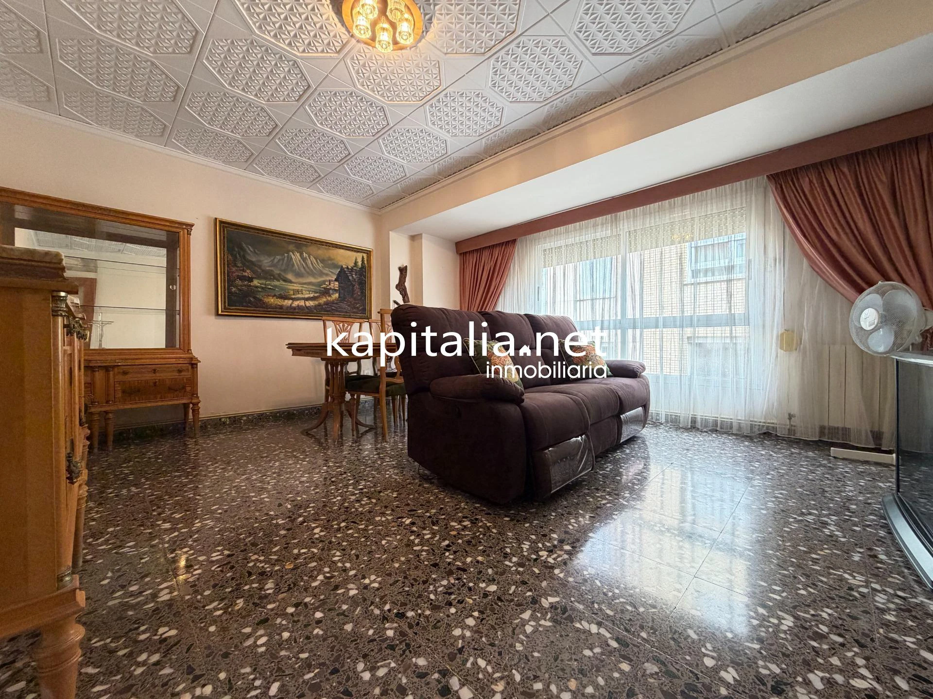 Vive a lo grande en Santa Rosa: 3º con ascensor, gran vestidor y terraza acogedora.