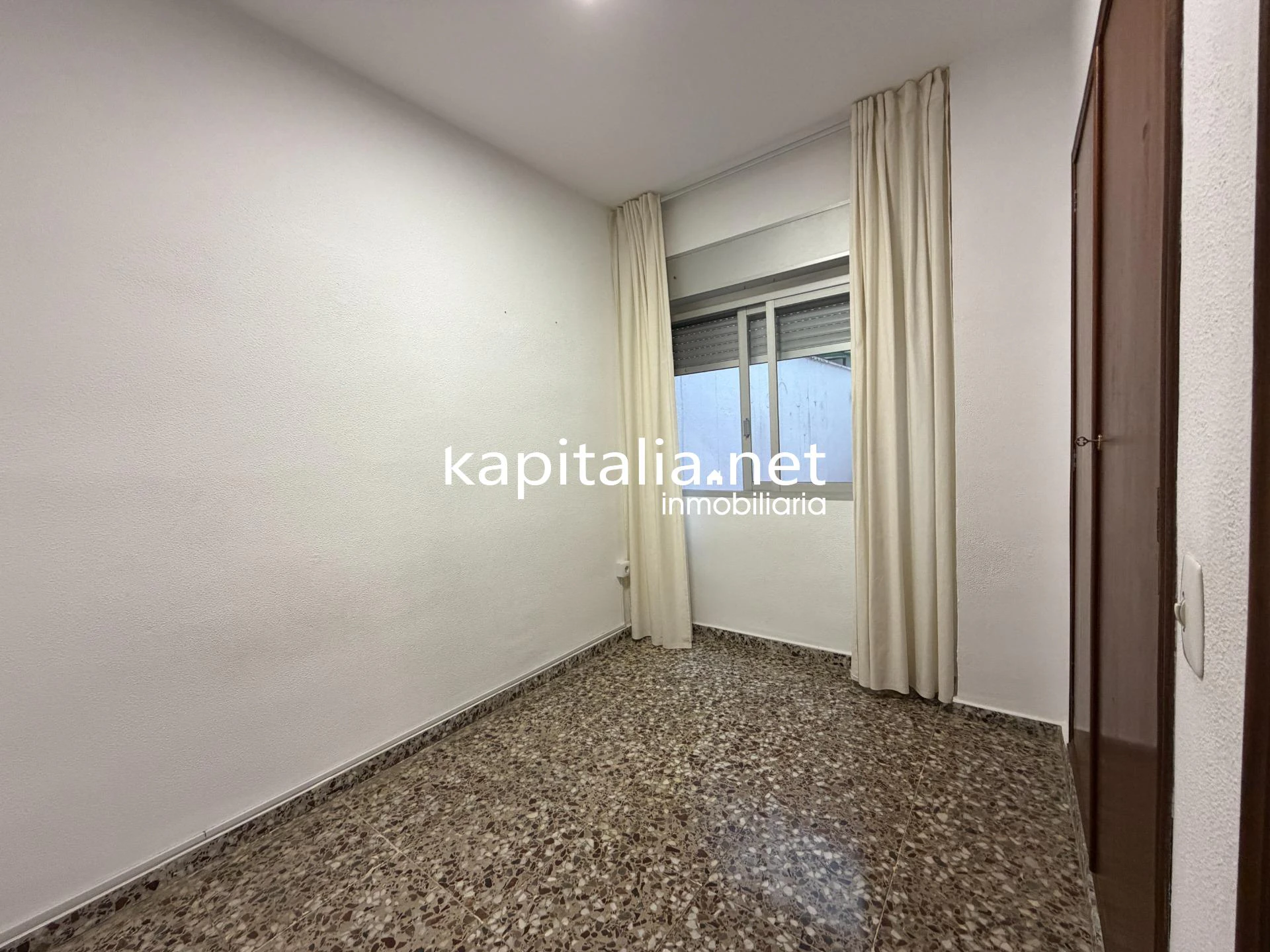 PRIMER PISO CON TERRAZA EN EXCLUSIVA EN KAPITALIA