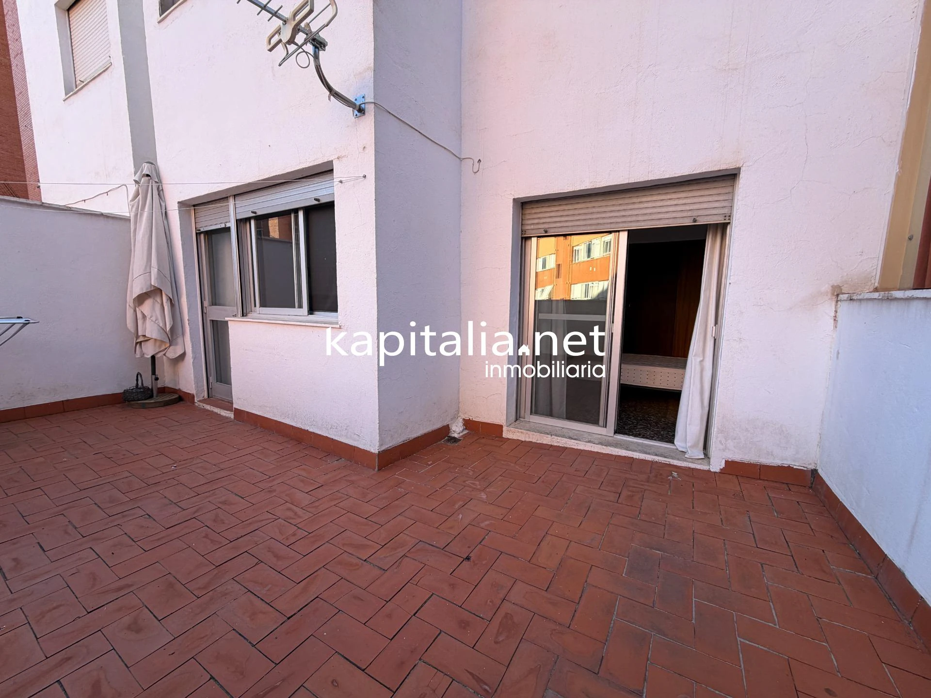 PRIMER PISO CON TERRAZA EN EXCLUSIVA EN KAPITALIA