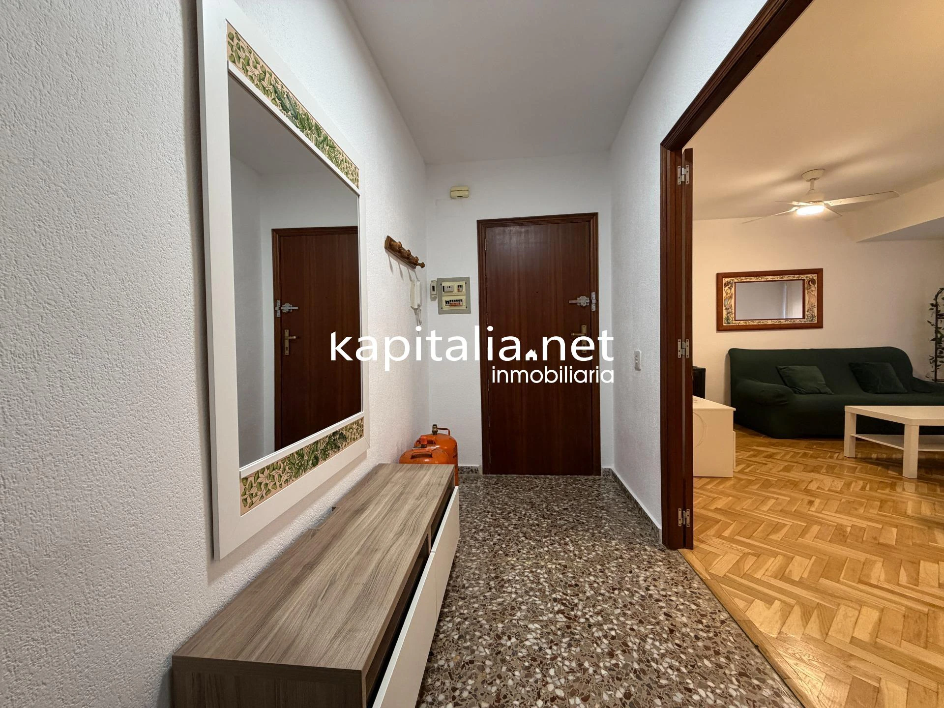 PRIMER PISO CON TERRAZA EN EXCLUSIVA EN KAPITALIA