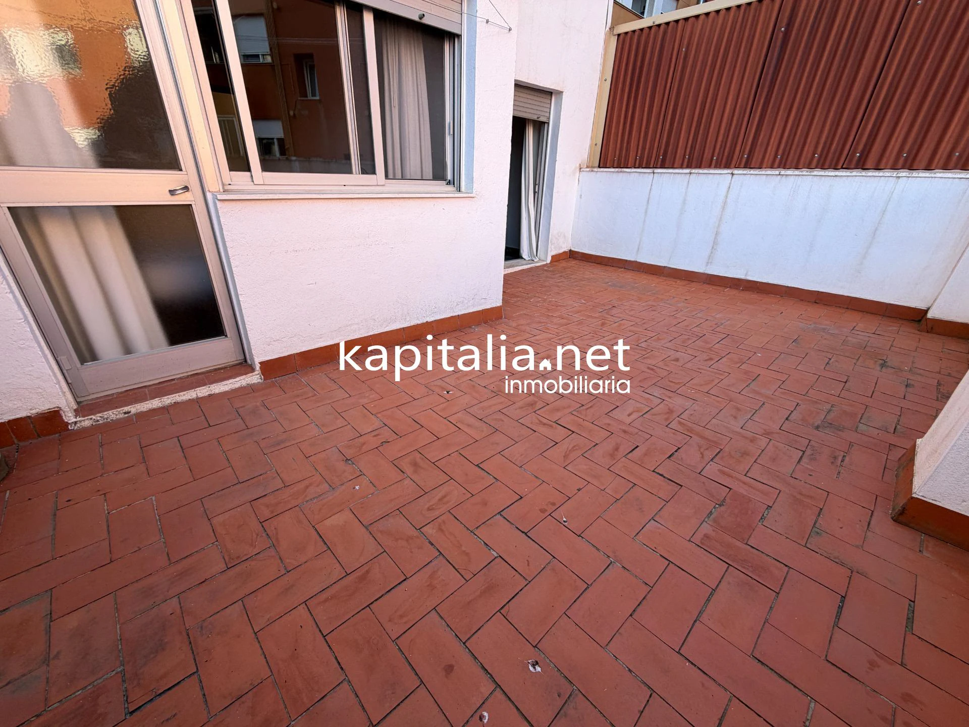 PRIMER PISO CON TERRAZA EN EXCLUSIVA EN KAPITALIA