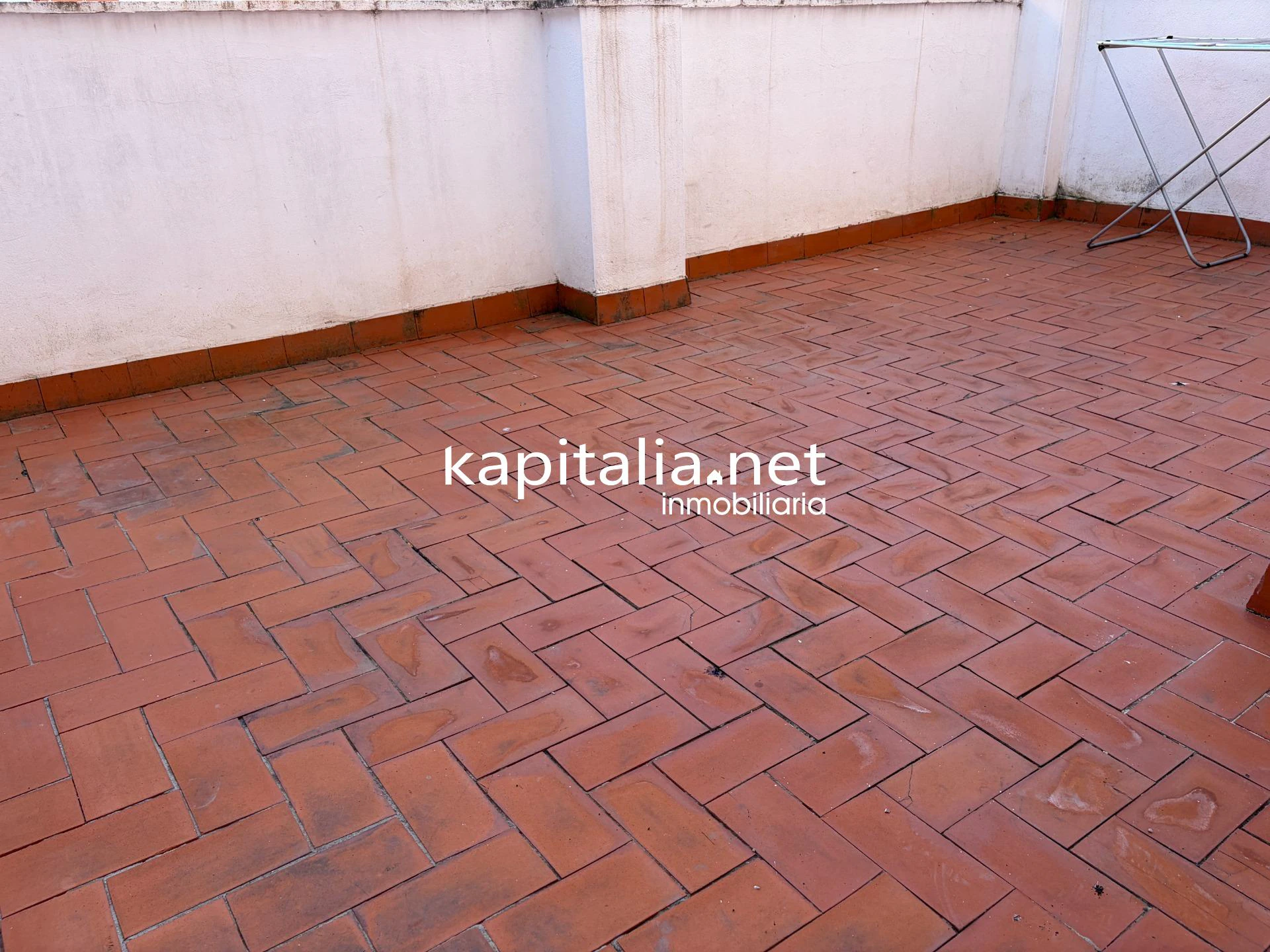 PRIMER PISO CON TERRAZA EN EXCLUSIVA EN KAPITALIA