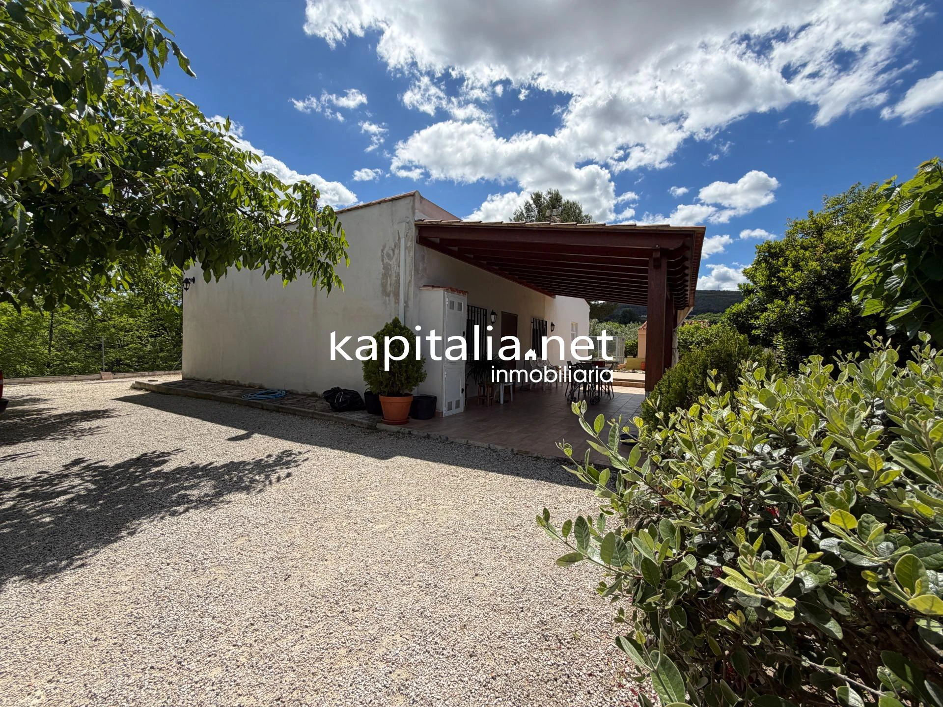 CHALET VENTA EN EXCLUSIVA EN KAPITALIA Y MUY CERCA DE LA CIUDAD.