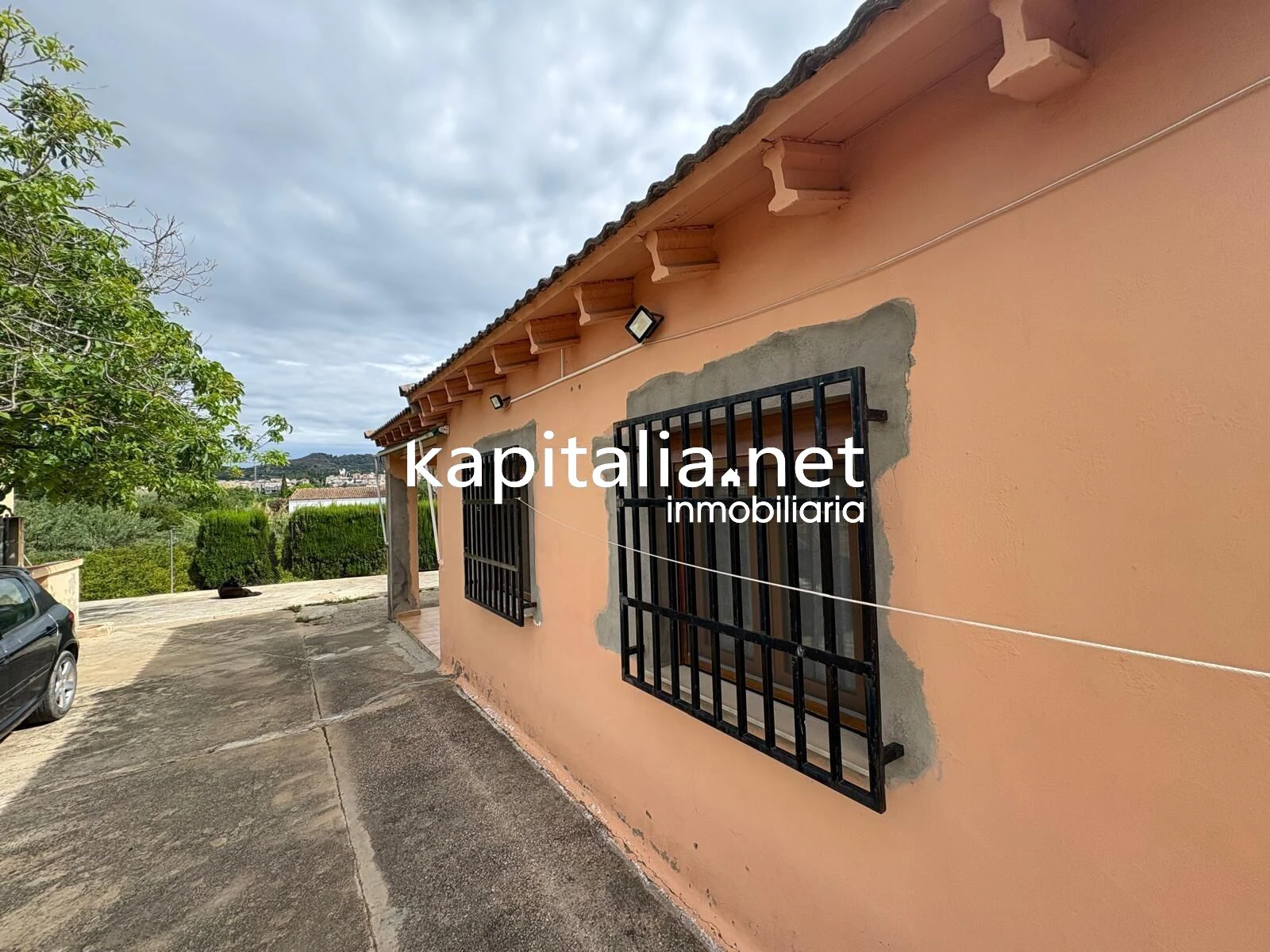 BONITO CHALET CON PISCINA, AGUA Y LUZ TOTALMENTE EQUIPADO A LA VENTA EN XATIVA