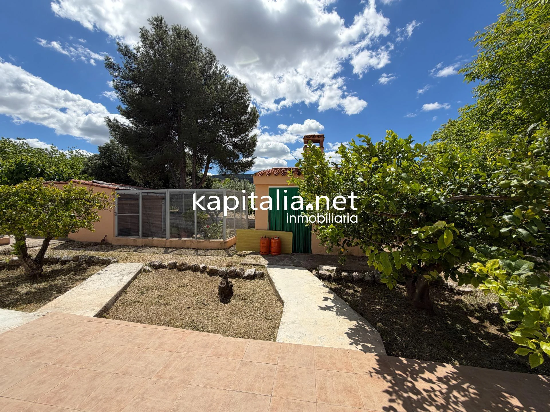 CHALET VENTA EN EXCLUSIVA EN KAPITALIA Y MUY CERCA DE LA CIUDAD.
