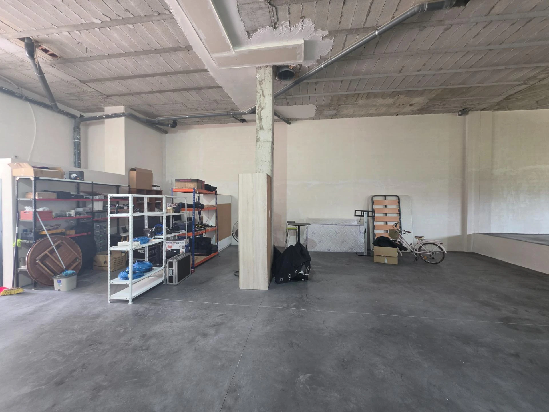 Amplio Local Comercial en Ontinyent - Oportunidad Única