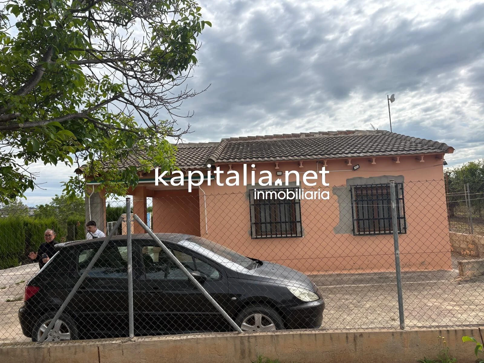 BONITO CHALET CON PISCINA, AGUA Y LUZ TOTALMENTE EQUIPADO A LA VENTA EN XATIVA