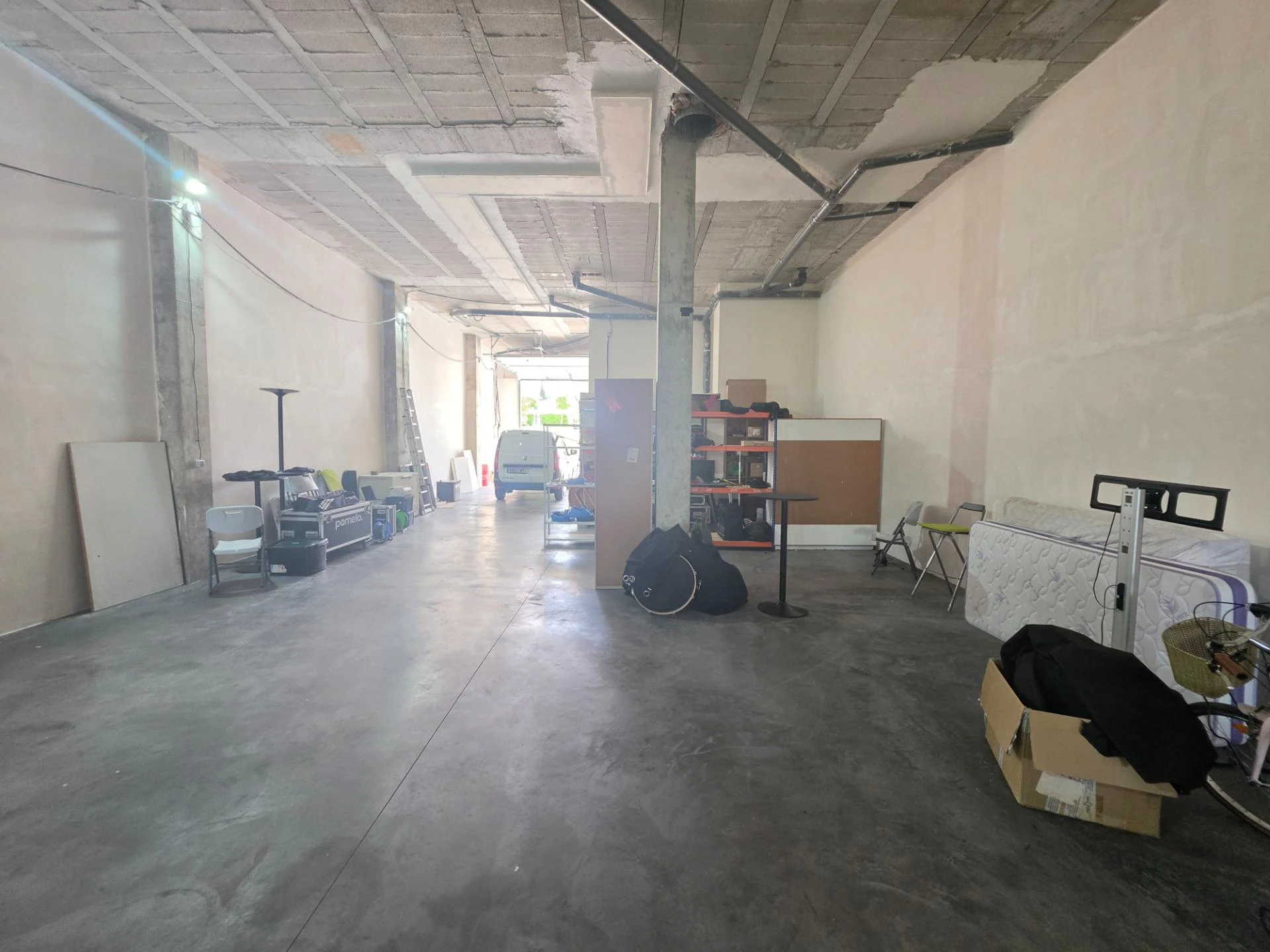 Amplio Local Comercial en Ontinyent - Oportunidad Única