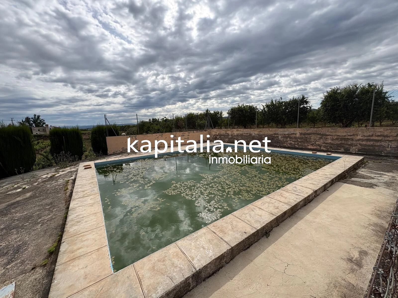 BONITO CHALET CON PISCINA, AGUA Y LUZ TOTALMENTE EQUIPADO A LA VENTA EN XATIVA