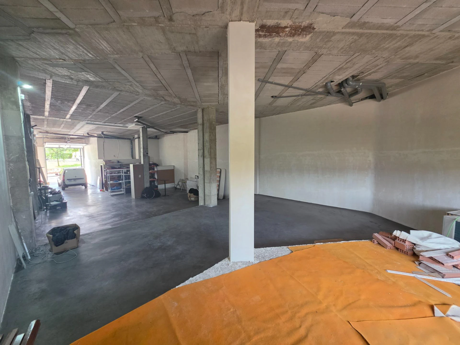 Amplio Local Comercial en Ontinyent - Oportunidad Única