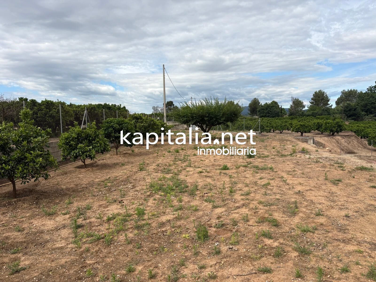 BONITO CHALET CON PISCINA, AGUA Y LUZ TOTALMENTE EQUIPADO A LA VENTA EN XATIVA