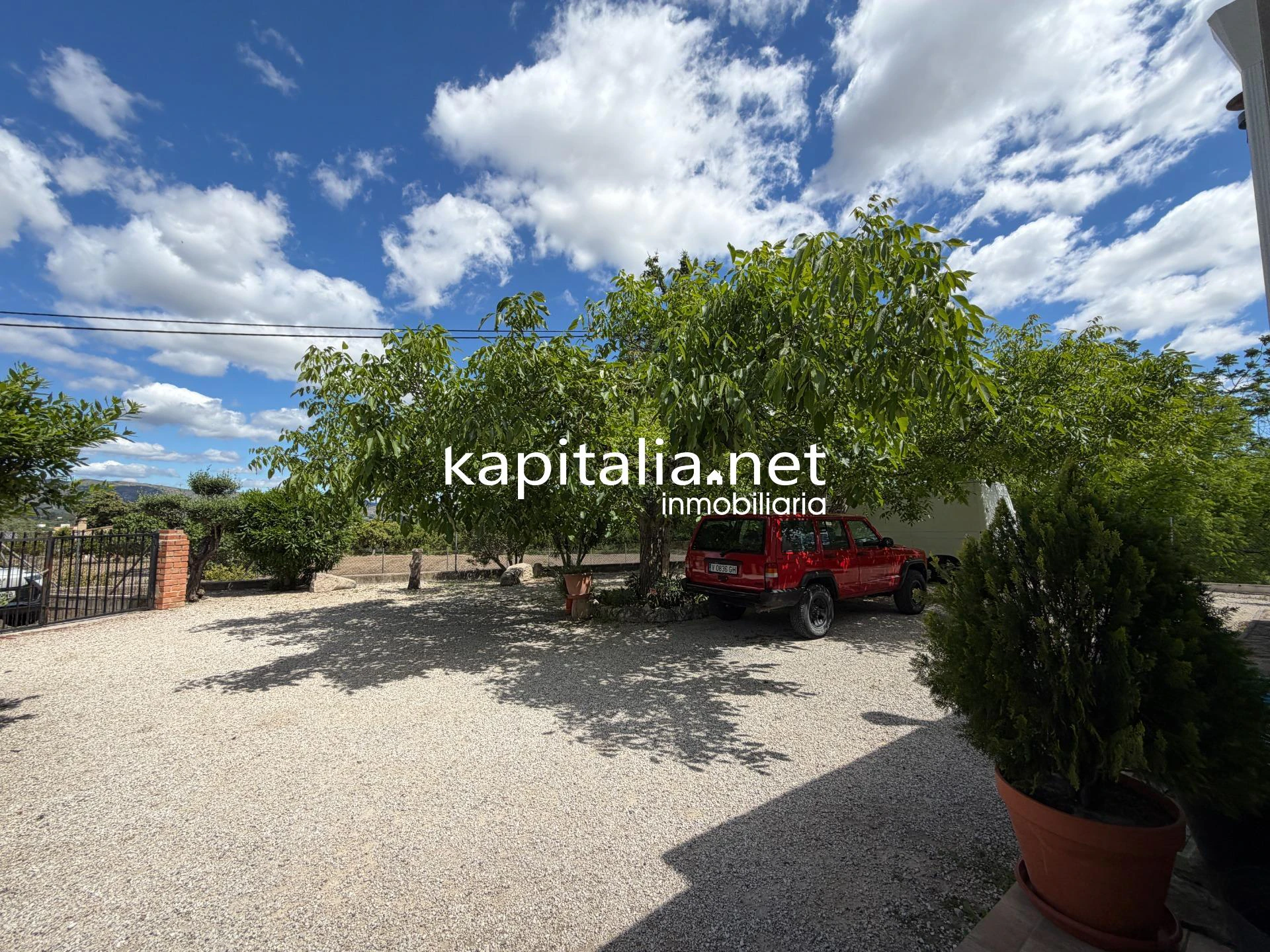 CHALET VENTA EN EXCLUSIVA EN KAPITALIA Y MUY CERCA DE LA CIUDAD.