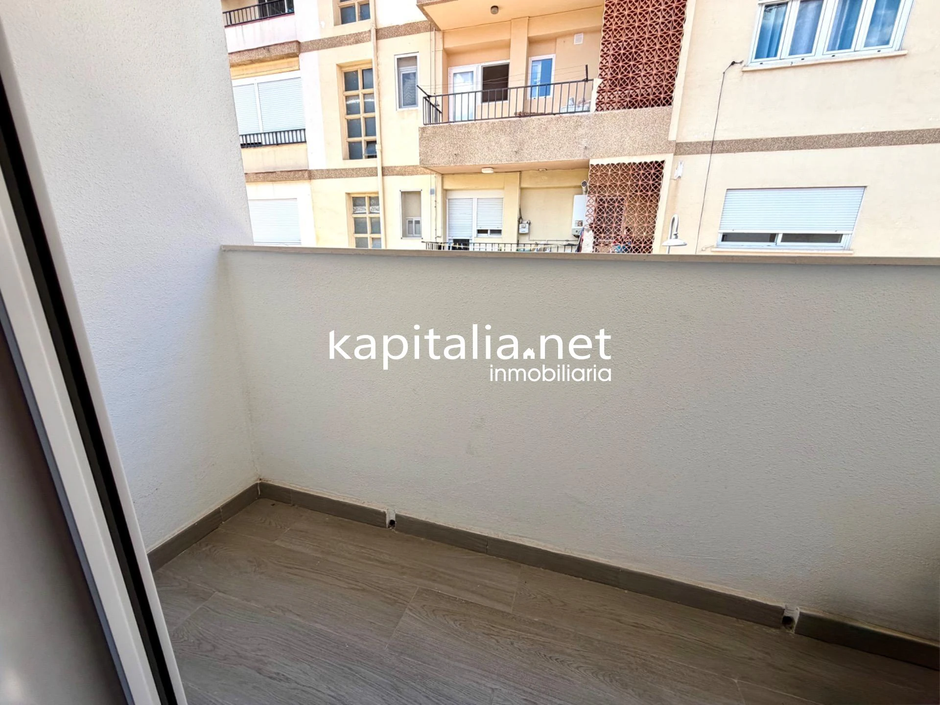 ¡Espectacular casa reformada practica con terraza, diseño y máxima tranquilidad!