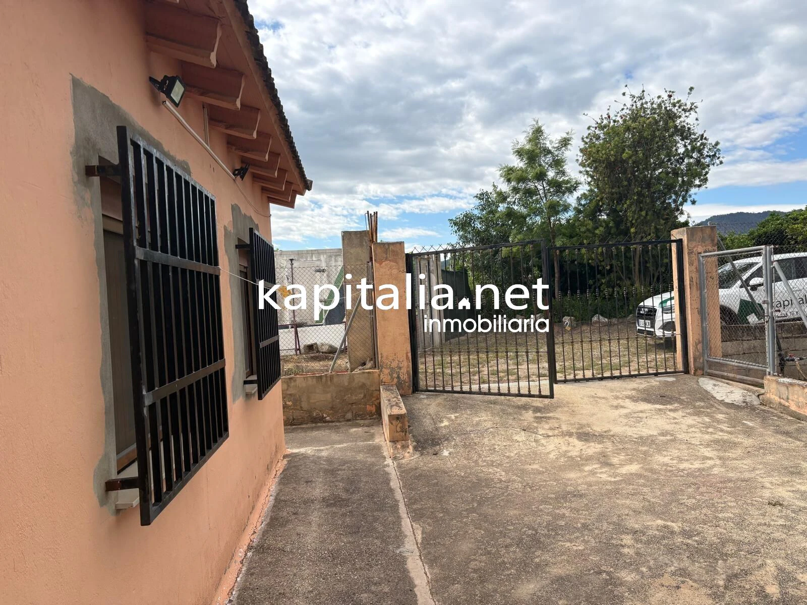 BONITO CHALET CON PISCINA, AGUA Y LUZ TOTALMENTE EQUIPADO A LA VENTA EN XATIVA