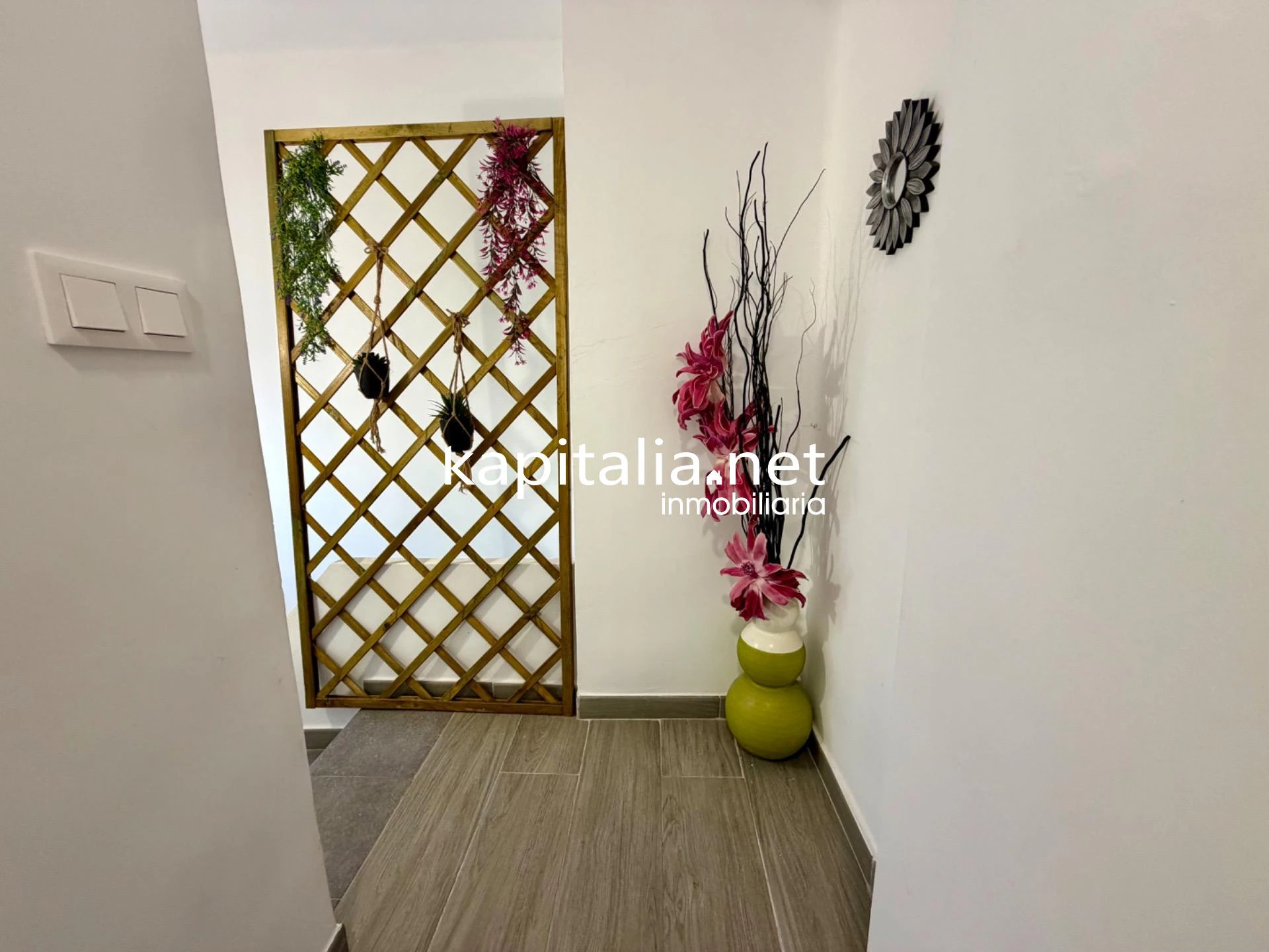 ¡Espectacular casa reformada practica con terraza, diseño y máxima tranquilidad!