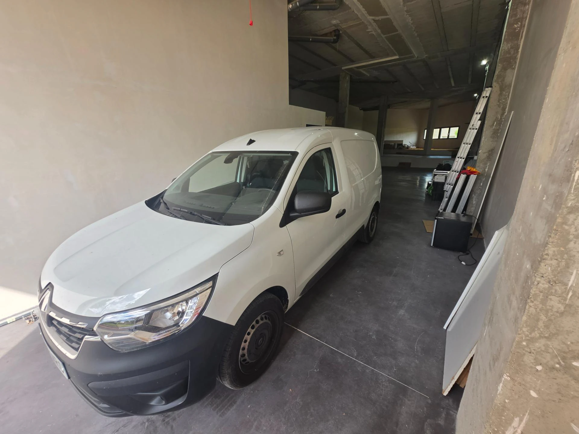 Amplio Local Comercial en Ontinyent - Oportunidad Única