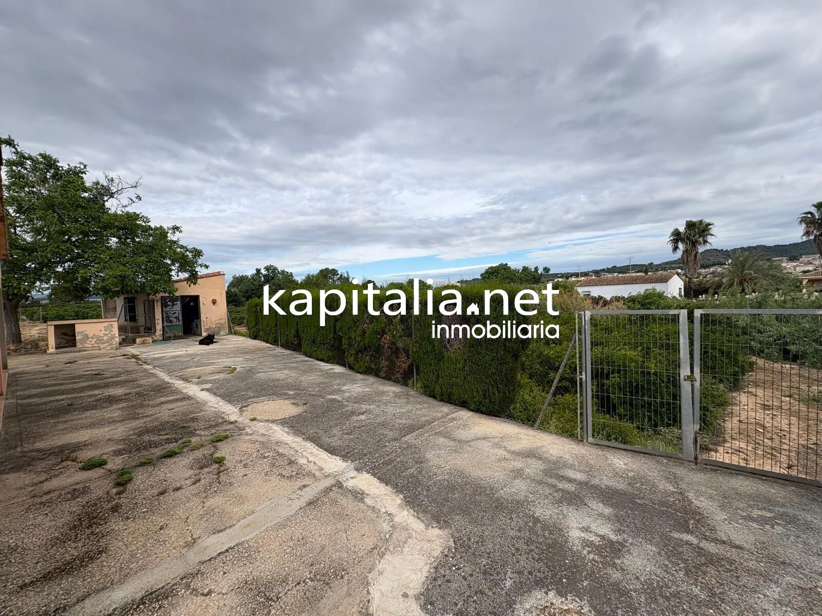 BONITO CHALET CON PISCINA, AGUA Y LUZ TOTALMENTE EQUIPADO A LA VENTA EN XATIVA
