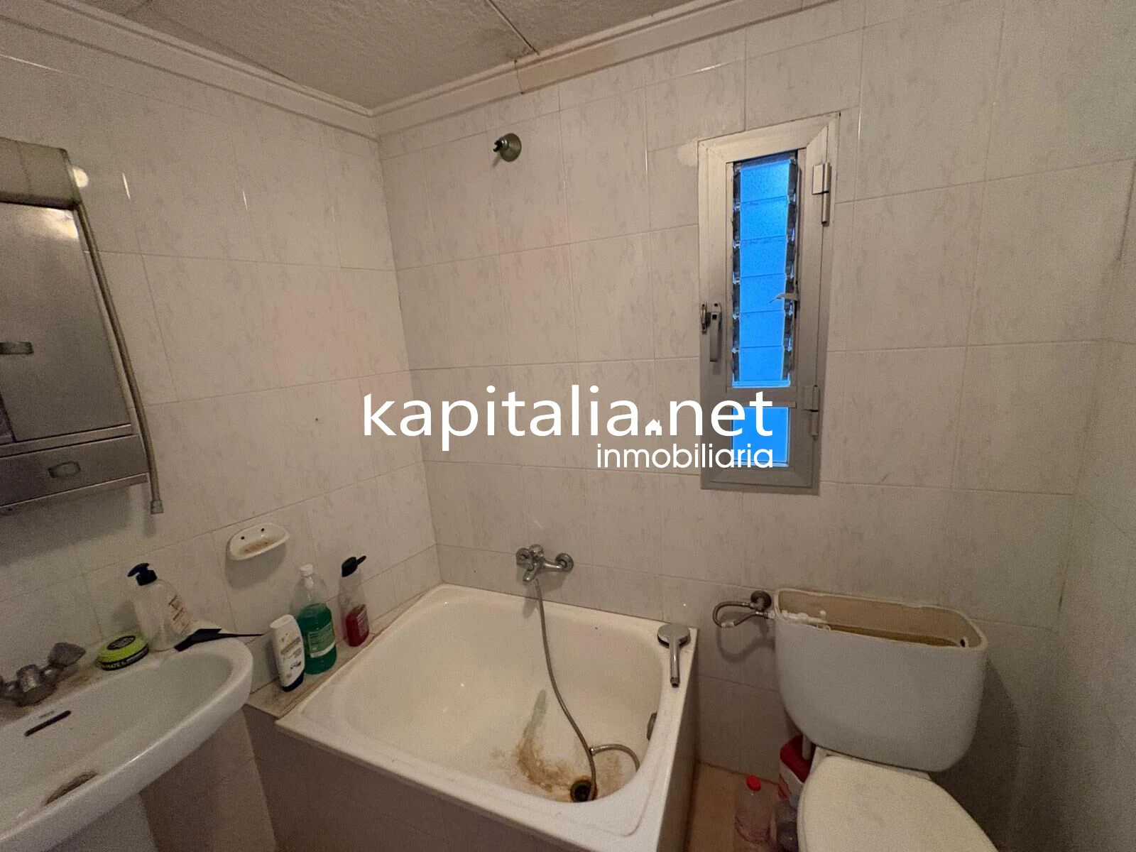 CASA CON GARAJE A LA VENTA EN XATIVA