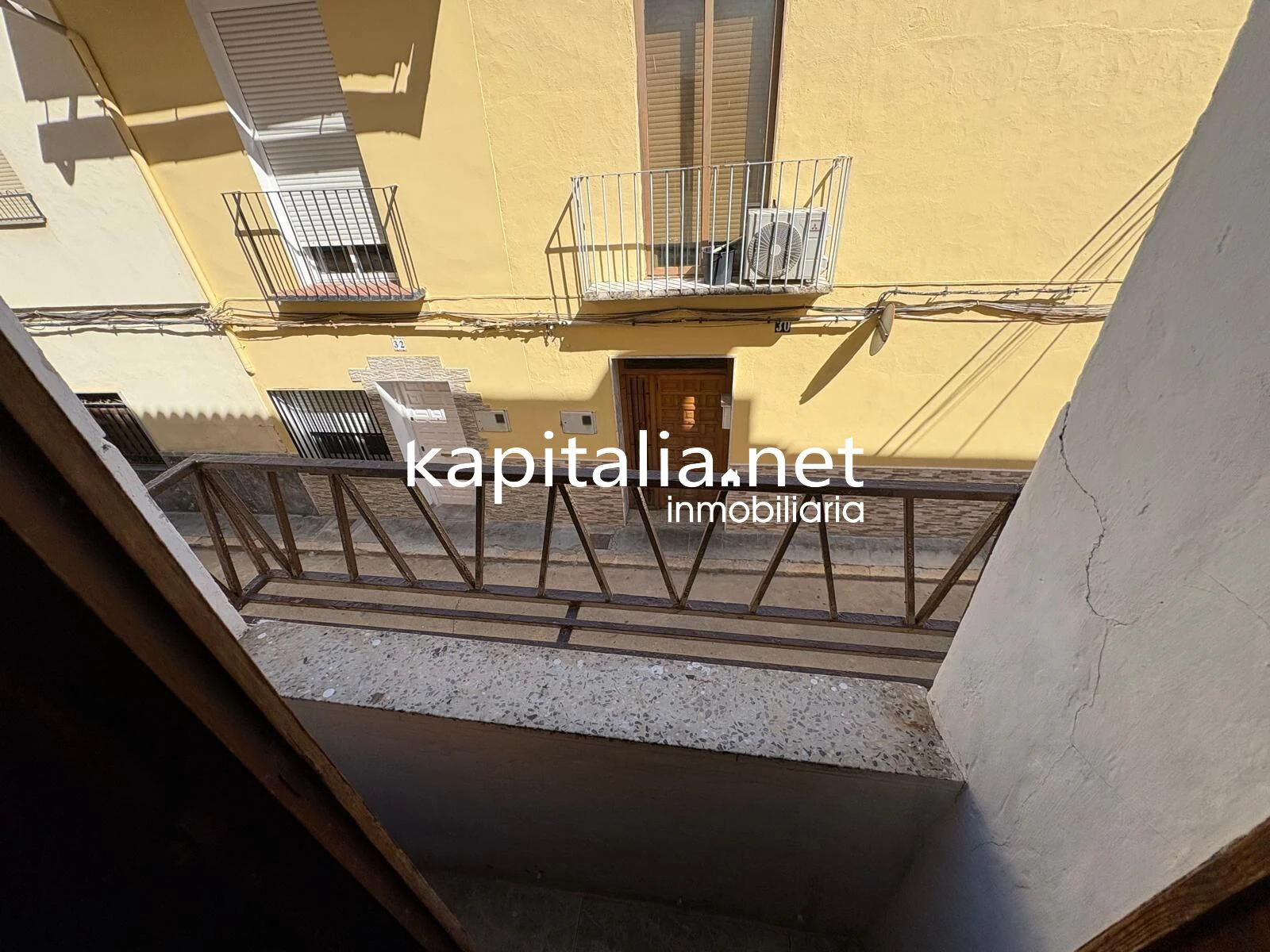 CASA CON GARAJE A LA VENTA EN XATIVA