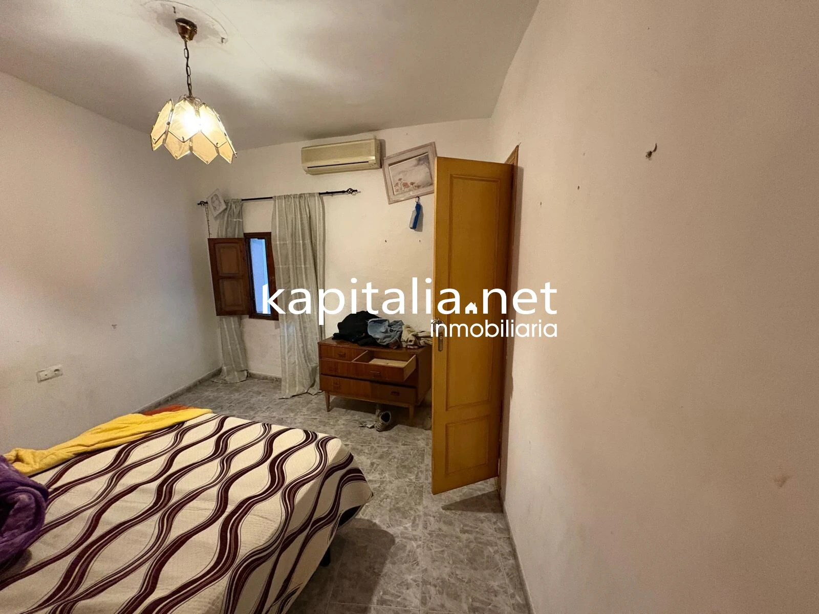 CASA CON GARAJE A LA VENTA EN XATIVA