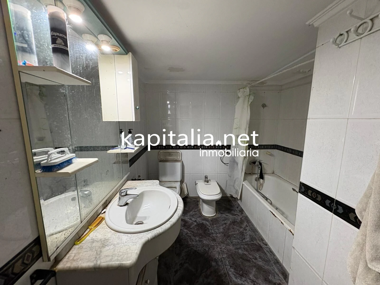 CASA CON GARAJE A LA VENTA EN XATIVA