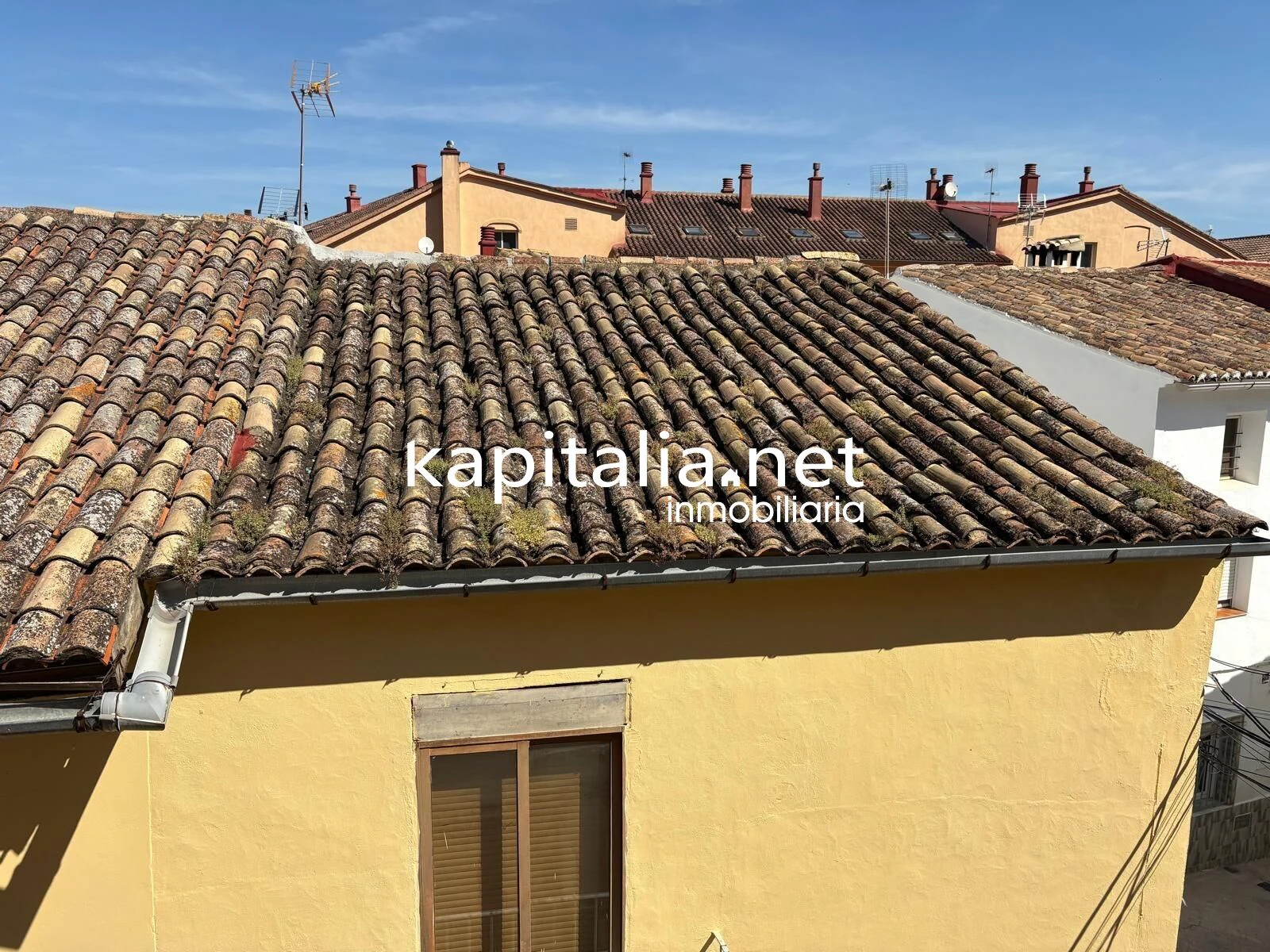 CASA CON GARAJE A LA VENTA EN XATIVA