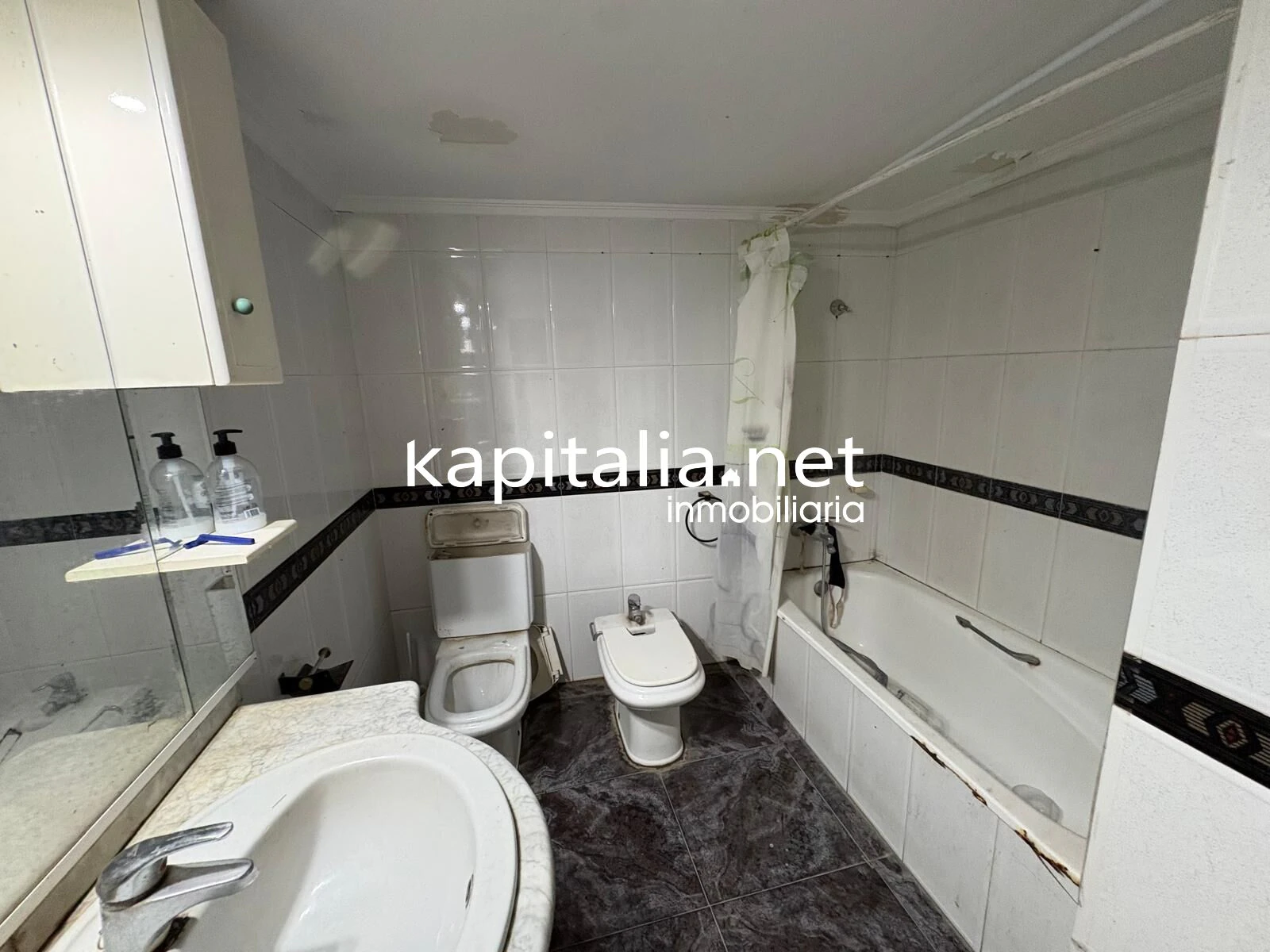 CASA CON GARAJE A LA VENTA EN XATIVA