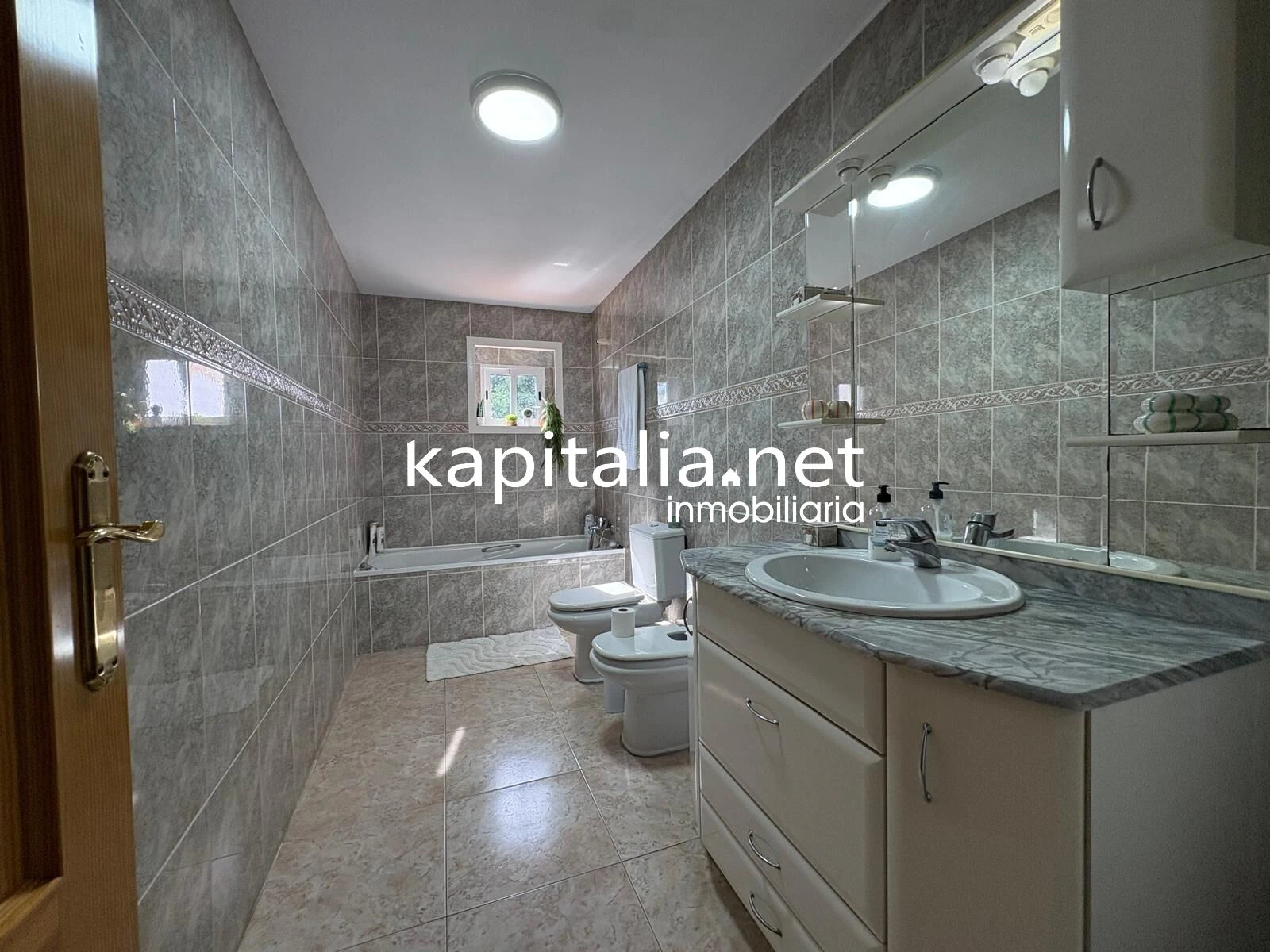 ESPECTACULAR CASA ADOSADA TOTALMENTE REFORMADA Y EQUIPADA LISTA PARA ENTRAR A VIVIR A LA VENTA EN MANUEL
