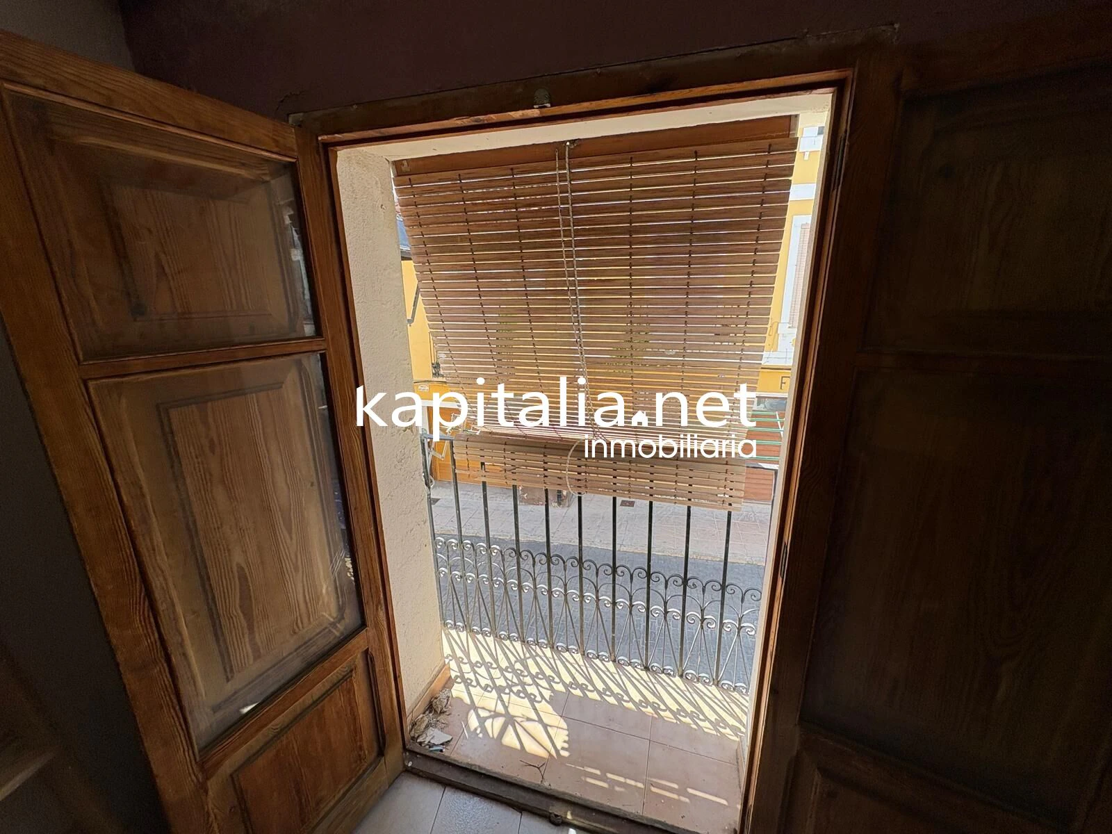 CASA CON GARAJE A LA VENTA EN XATIVA