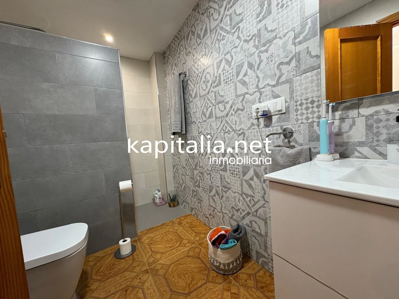 ESPECTACULAR CASA ADOSADA TOTALMENTE REFORMADA Y EQUIPADA LISTA PARA ENTRAR A VIVIR A LA VENTA EN MANUEL