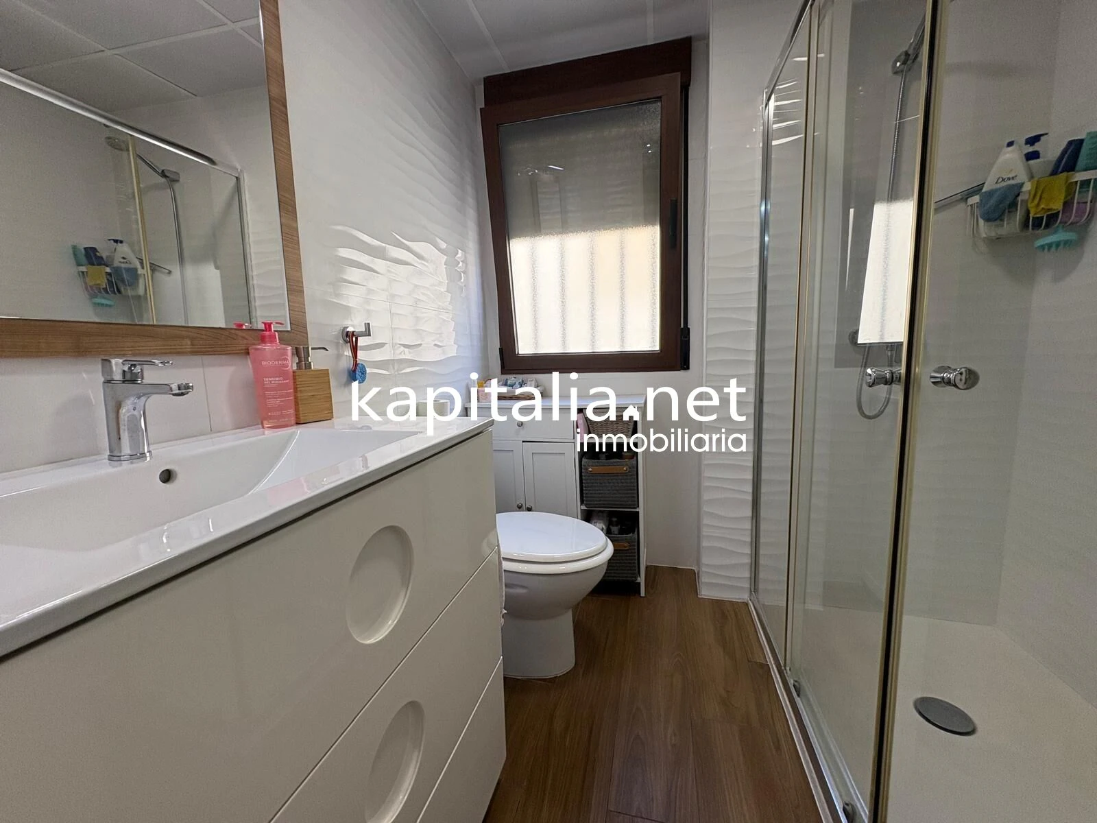 MAGNIFICO APARTAMENTO A LA VENTA EN PRIMERA LINEA DE LA PLAYA DE GANDIA TOTALMENTE EQUIPADO Y CON GARAJE PRIVADO