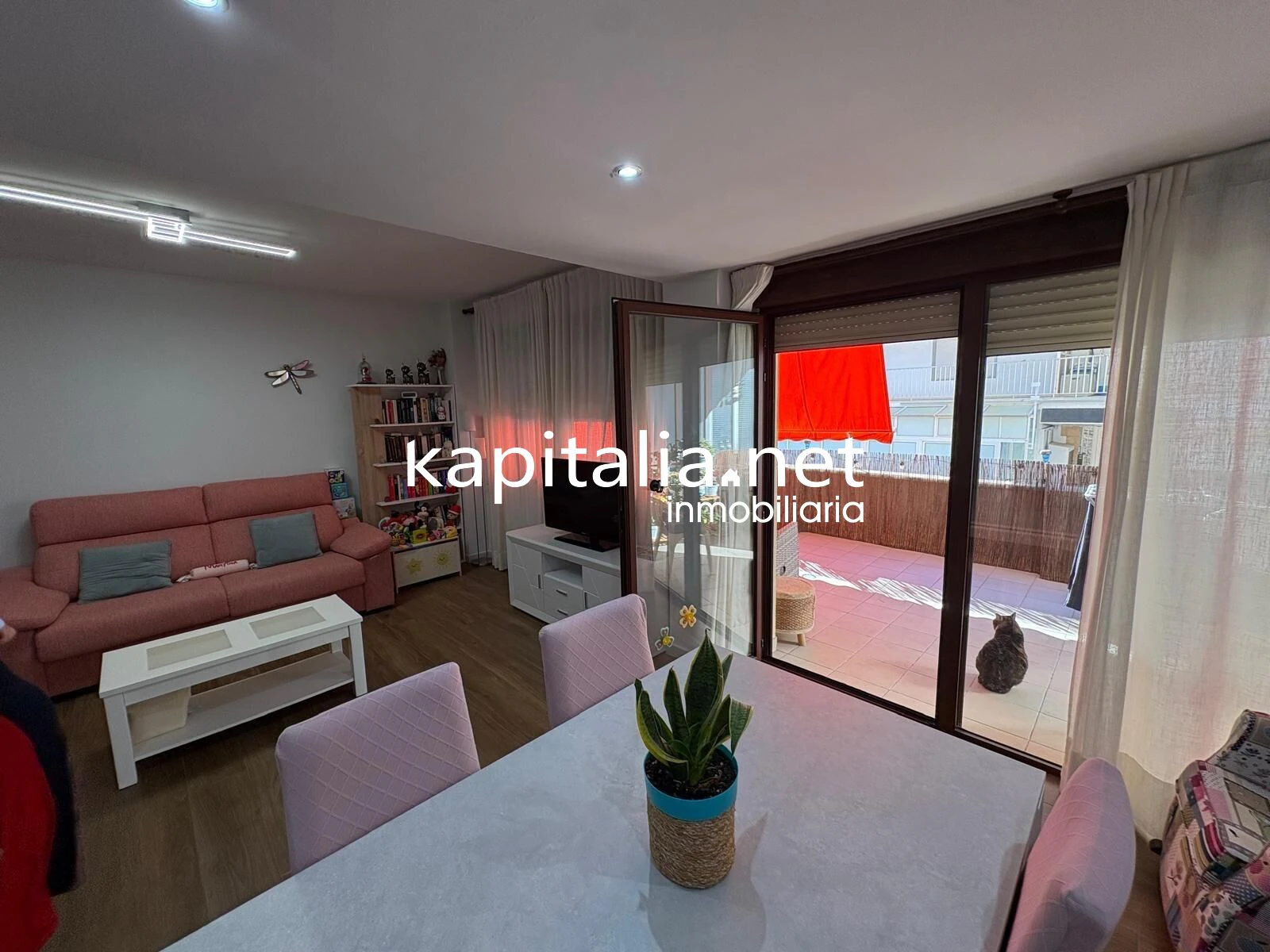 MAGNIFICO APARTAMENTO A LA VENTA EN PRIMERA LINEA DE LA PLAYA DE GANDIA TOTALMENTE EQUIPADO Y CON GARAJE PRIVADO