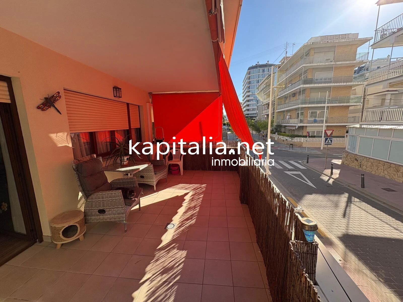 MAGNIFICO APARTAMENTO A LA VENTA EN PRIMERA LINEA DE LA PLAYA DE GANDIA TOTALMENTE EQUIPADO Y CON GARAJE PRIVADO