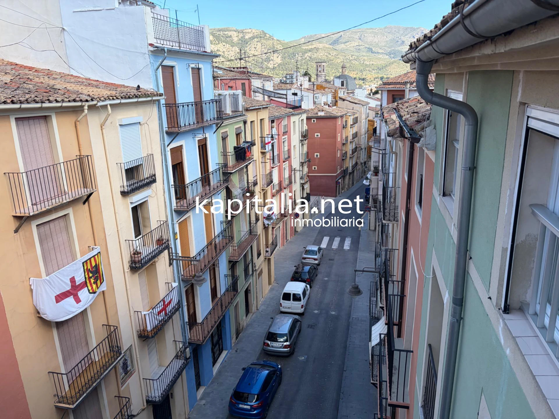 Piso para reformar con gran balcón junto al 