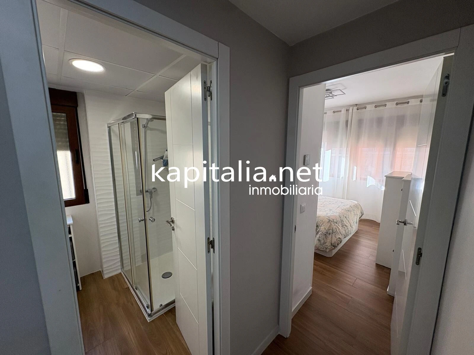 MAGNIFICO APARTAMENTO A LA VENTA EN PRIMERA LINEA DE LA PLAYA DE GANDIA TOTALMENTE EQUIPADO Y CON GARAJE PRIVADO