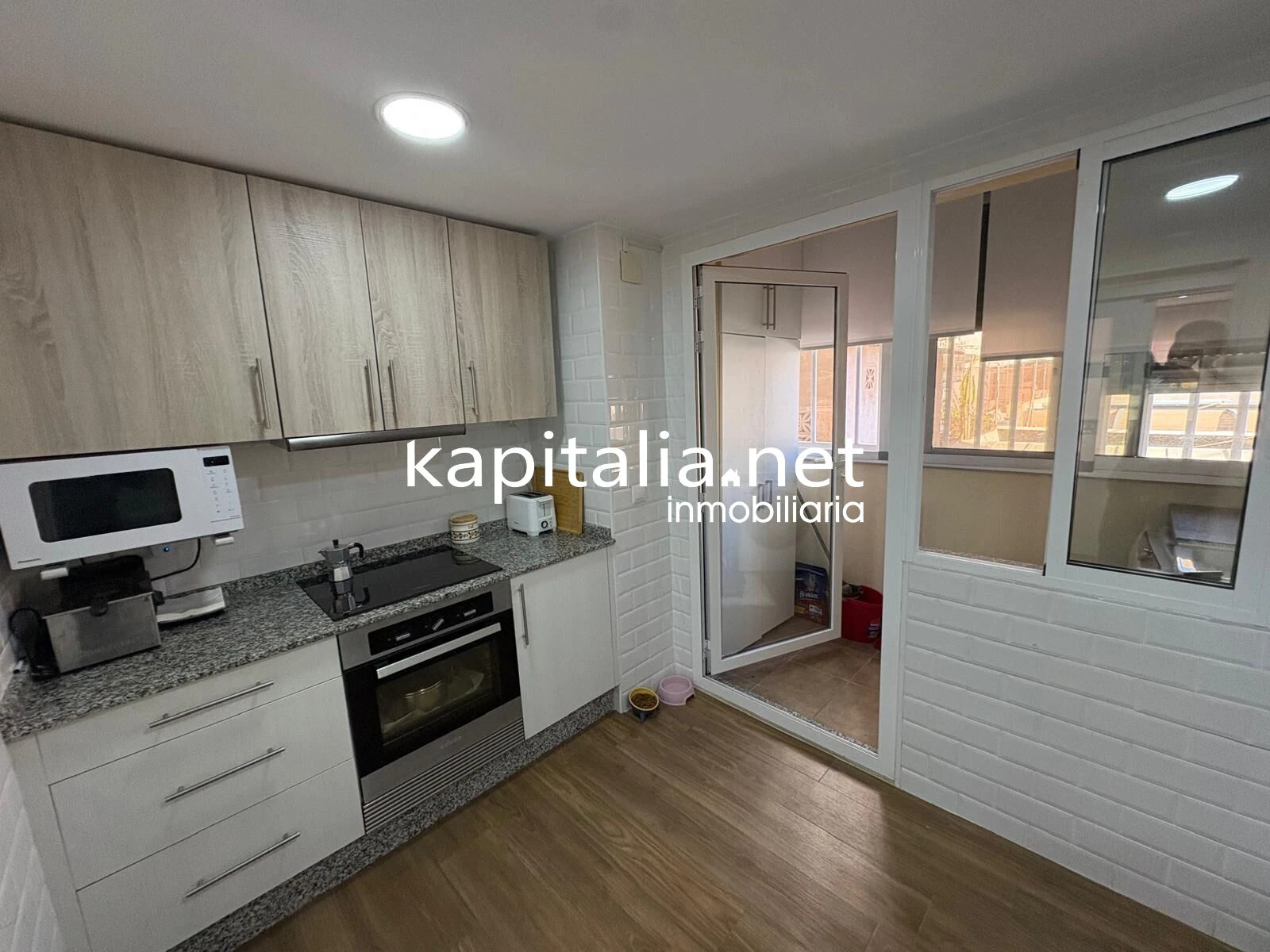 MAGNIFICO APARTAMENTO A LA VENTA EN PRIMERA LINEA DE LA PLAYA DE GANDIA TOTALMENTE EQUIPADO Y CON GARAJE PRIVADO