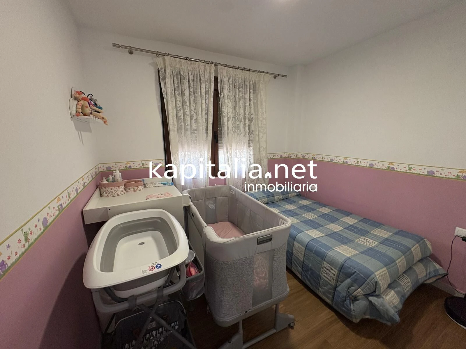 MAGNIFICO APARTAMENTO A LA VENTA EN PRIMERA LINEA DE LA PLAYA DE GANDIA TOTALMENTE EQUIPADO Y CON GARAJE PRIVADO