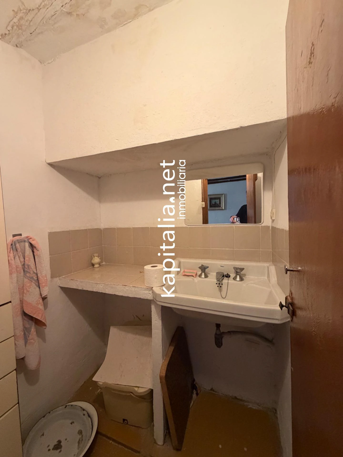 Piso para reformar con gran balcón junto al 