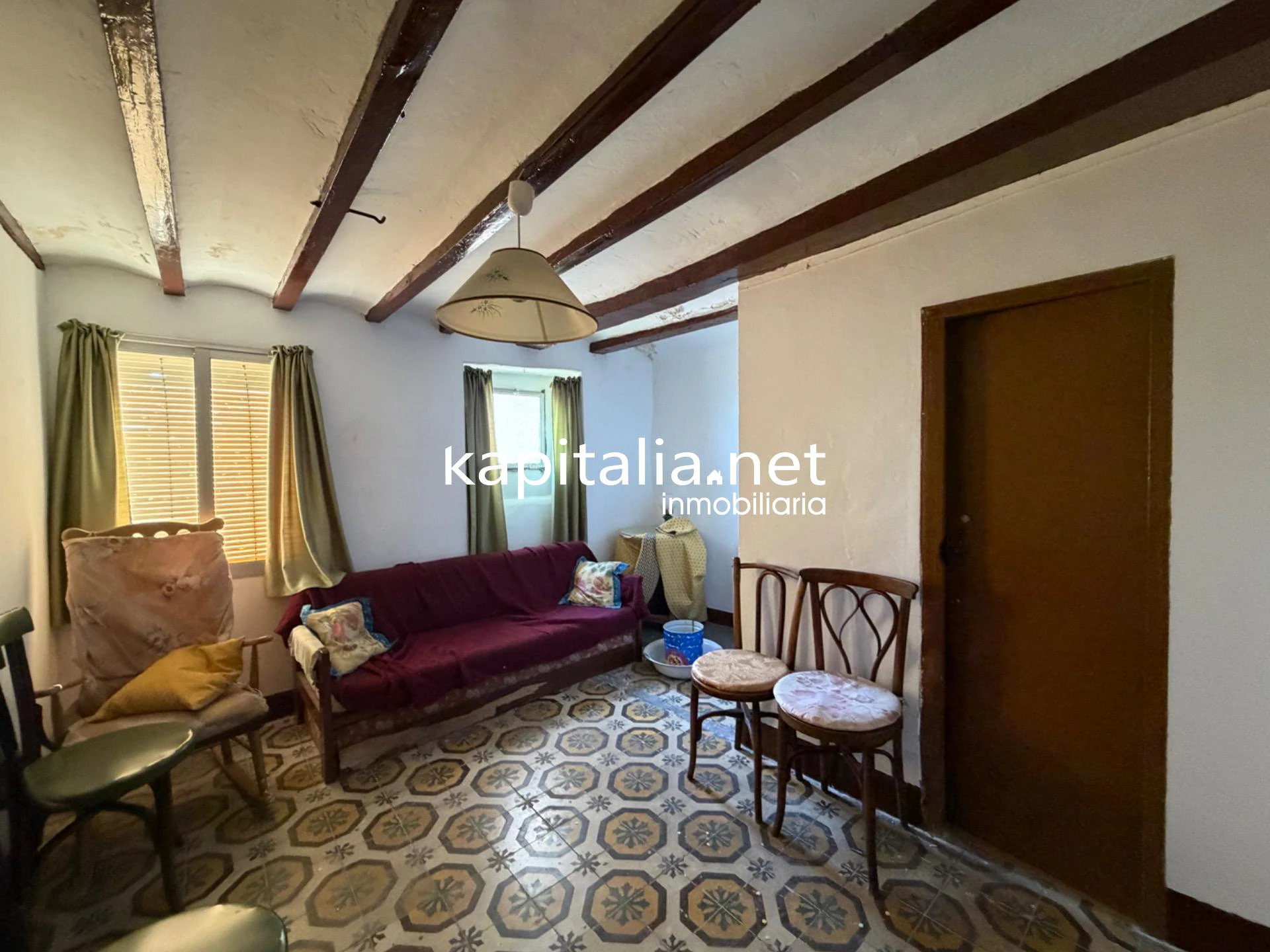 Piso para reformar con gran balcón junto al 