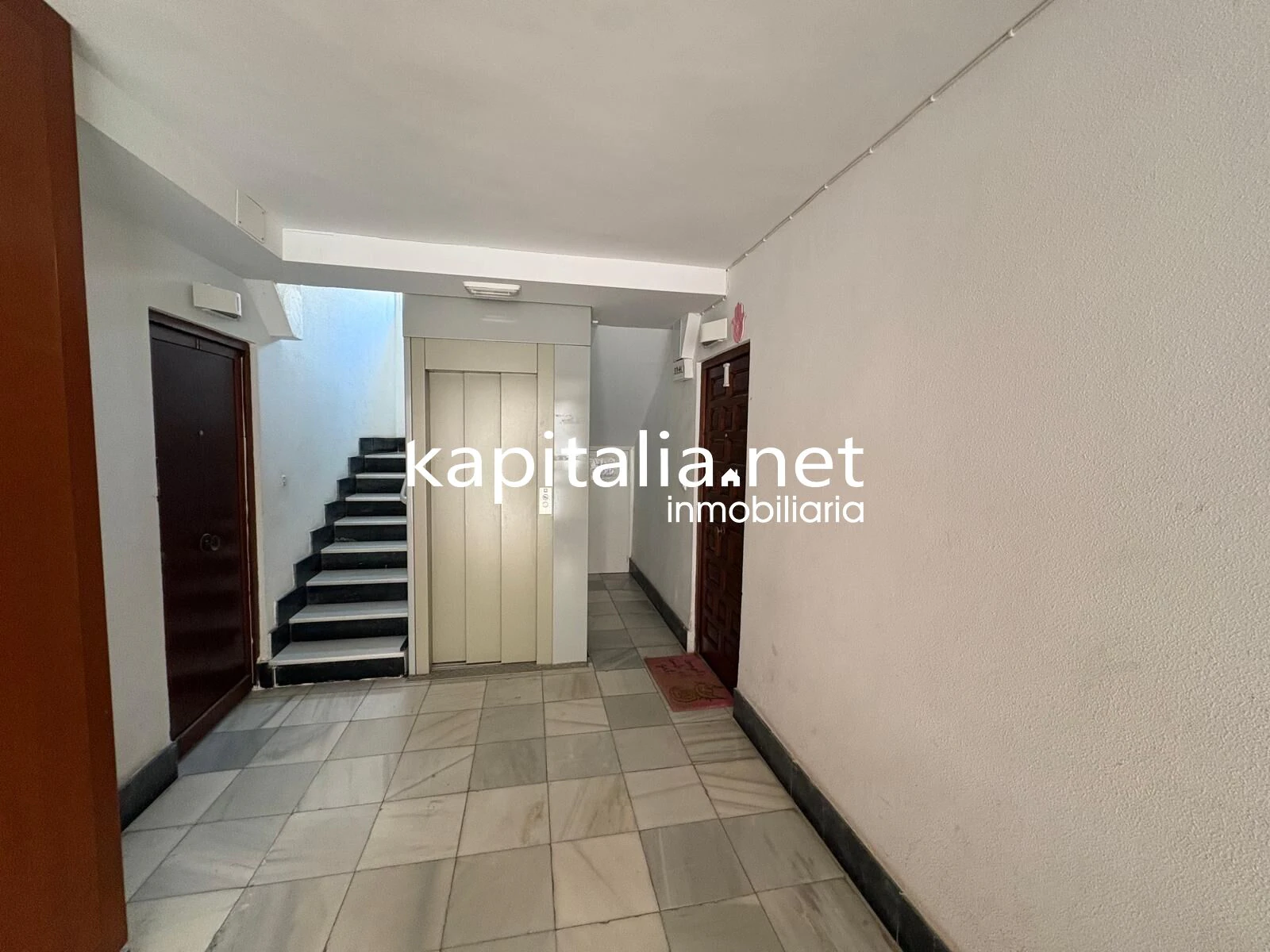 MAGNIFICO APARTAMENTO A LA VENTA EN PRIMERA LINEA DE LA PLAYA DE GANDIA TOTALMENTE EQUIPADO Y CON GARAJE PRIVADO