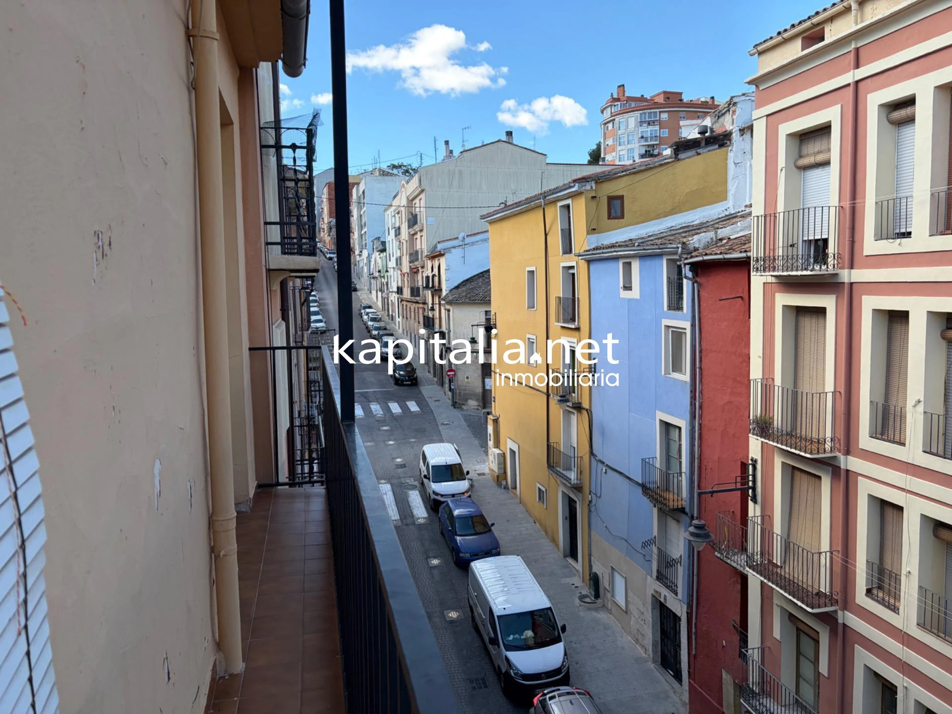 Piso para reformar con gran balcón junto al 