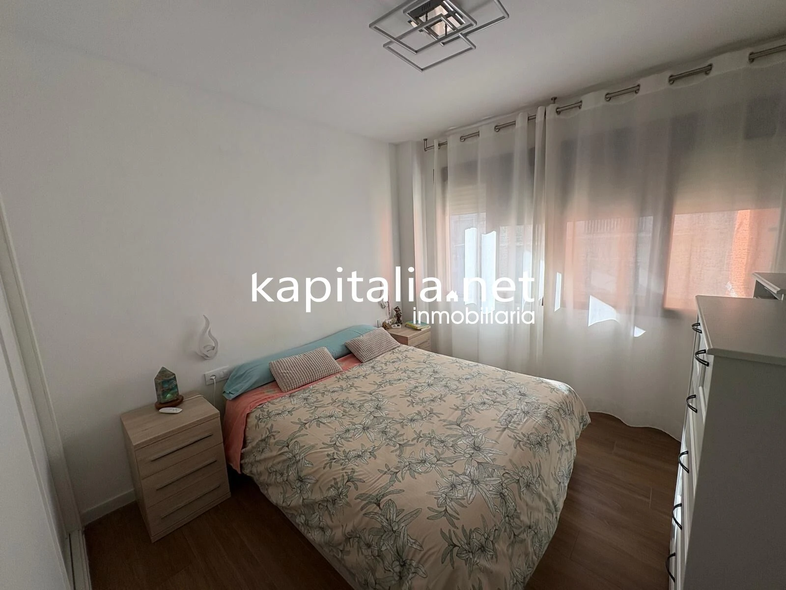 MAGNIFICO APARTAMENTO A LA VENTA EN PRIMERA LINEA DE LA PLAYA DE GANDIA TOTALMENTE EQUIPADO Y CON GARAJE PRIVADO