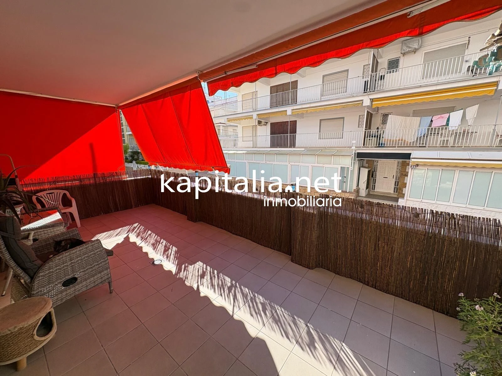 MAGNIFICO APARTAMENTO A LA VENTA EN PRIMERA LINEA DE LA PLAYA DE GANDIA TOTALMENTE EQUIPADO Y CON GARAJE PRIVADO