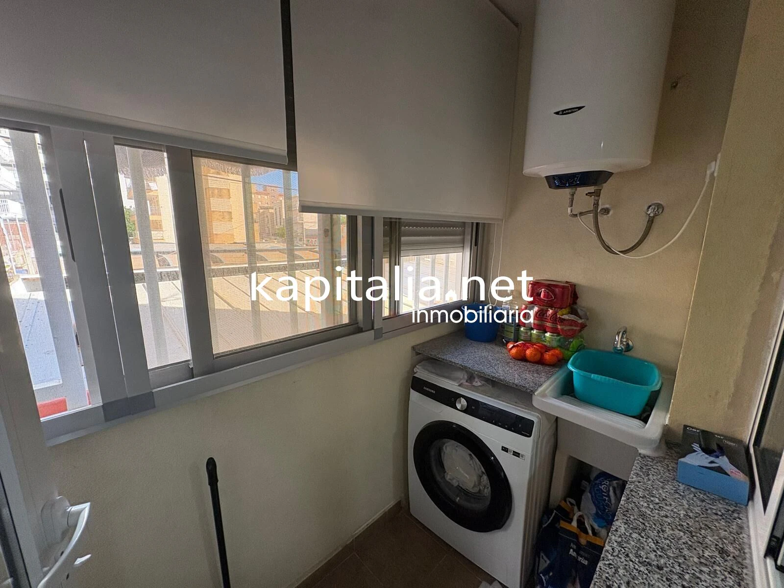 MAGNIFICO APARTAMENTO A LA VENTA EN PRIMERA LINEA DE LA PLAYA DE GANDIA TOTALMENTE EQUIPADO Y CON GARAJE PRIVADO