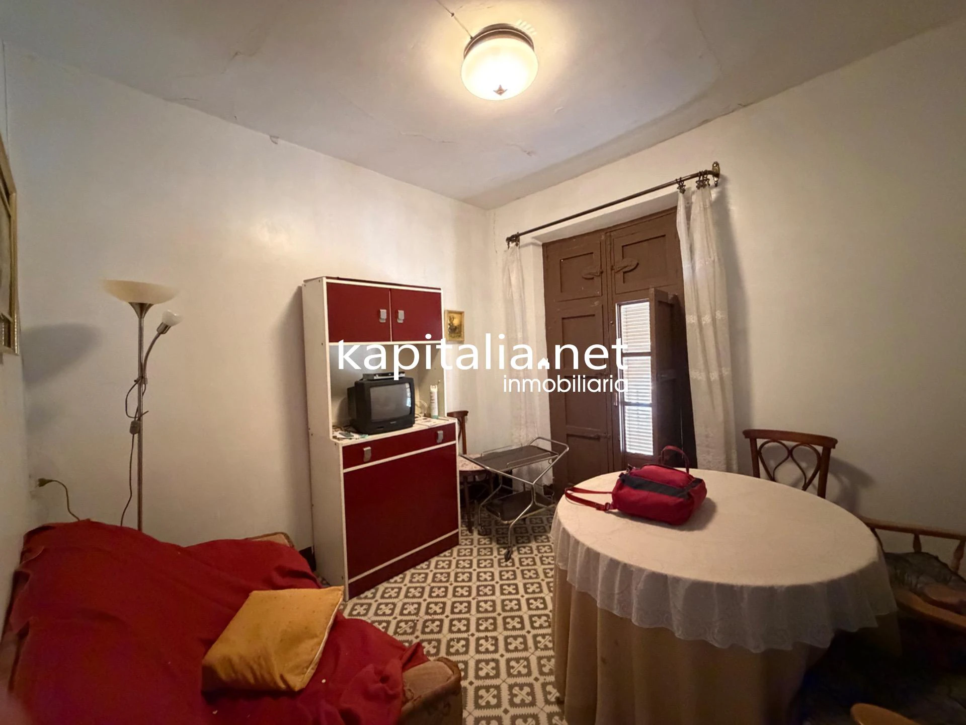 Piso para reformar con gran balcón junto al 
