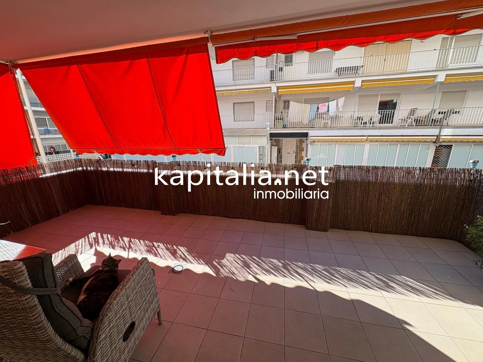 MAGNIFICO APARTAMENTO A LA VENTA EN PRIMERA LINEA DE LA PLAYA DE GANDIA TOTALMENTE EQUIPADO Y CON GARAJE PRIVADO