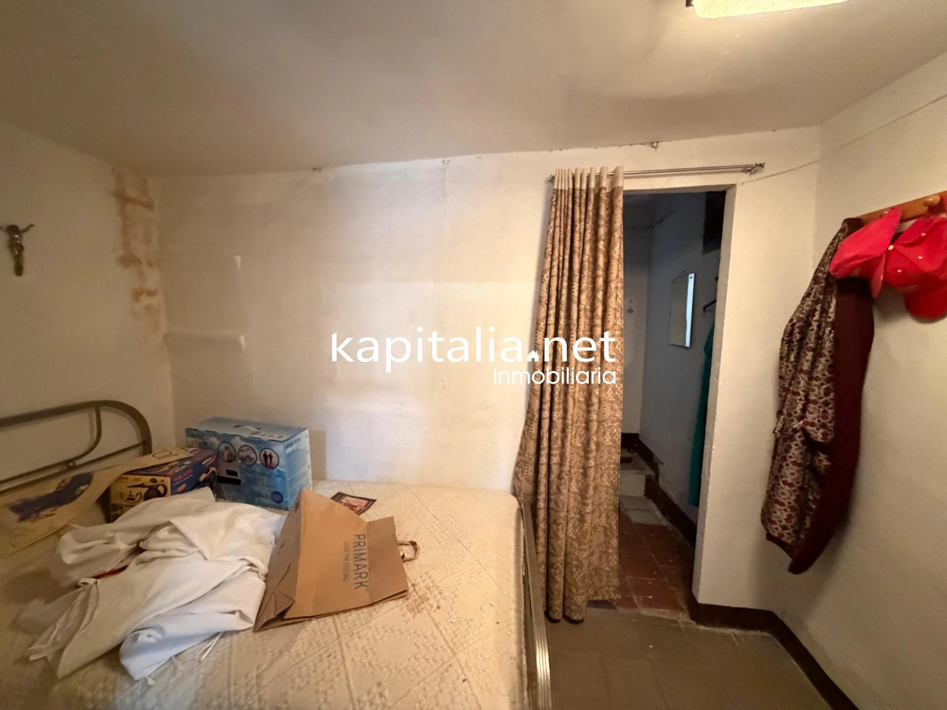 Piso para reformar con gran balcón junto al 
