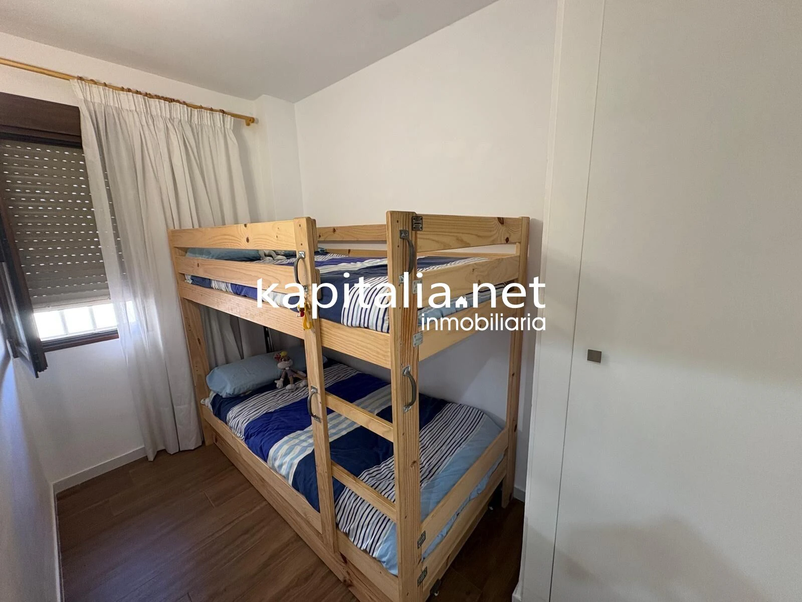 MAGNIFICO APARTAMENTO A LA VENTA EN PRIMERA LINEA DE LA PLAYA DE GANDIA TOTALMENTE EQUIPADO Y CON GARAJE PRIVADO