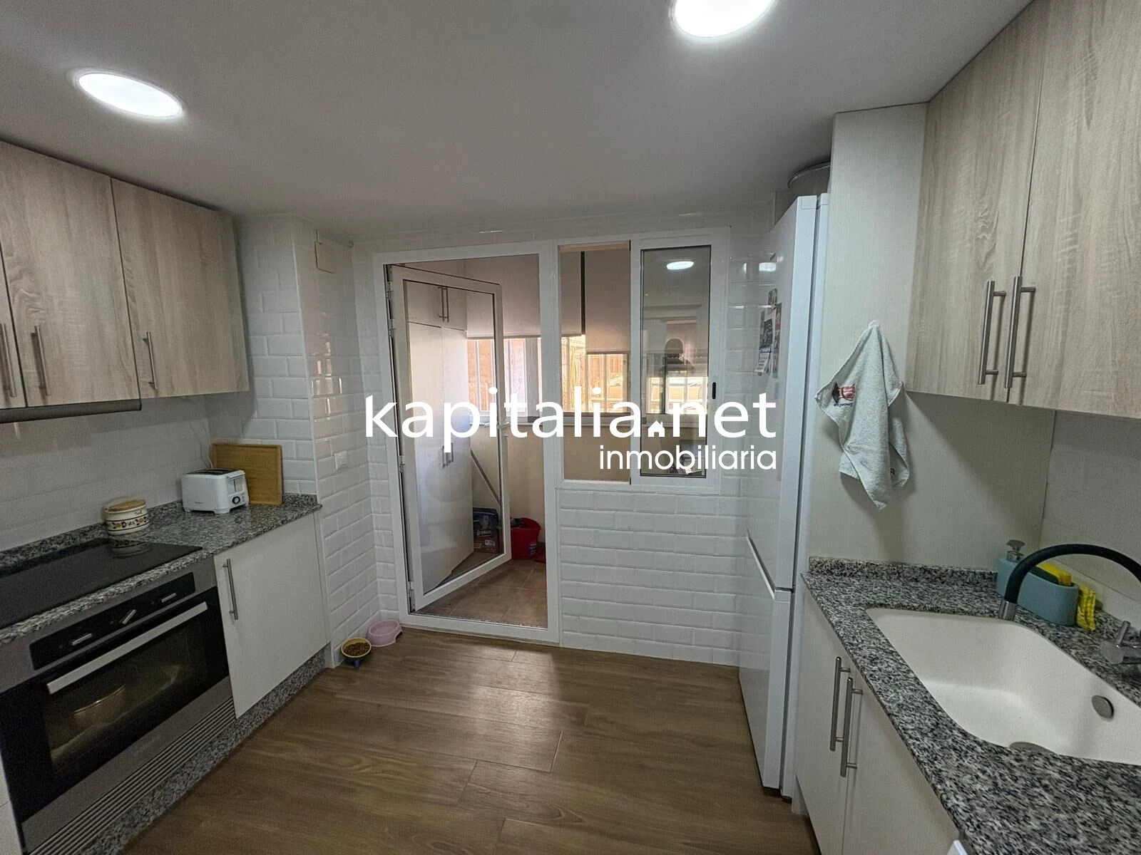 MAGNIFICO APARTAMENTO A LA VENTA EN PRIMERA LINEA DE LA PLAYA DE GANDIA TOTALMENTE EQUIPADO Y CON GARAJE PRIVADO