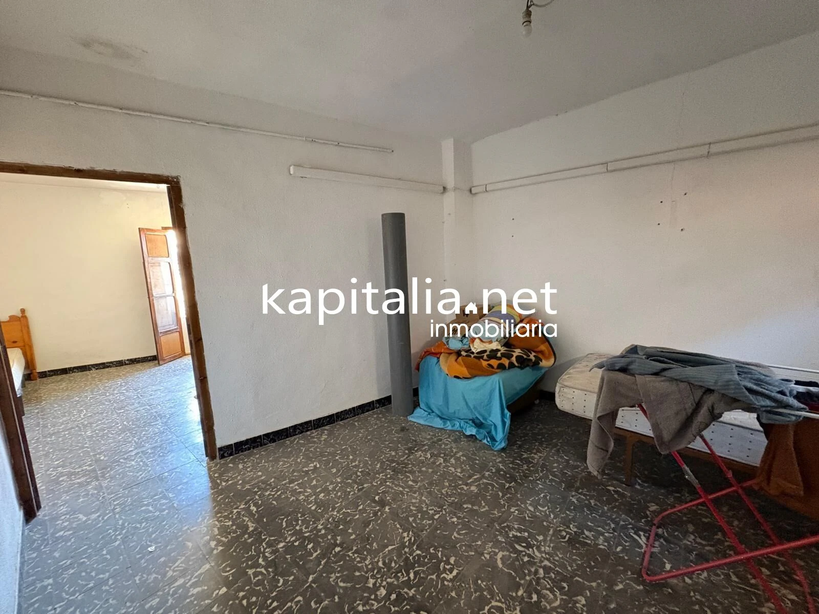 10475 - CASA CON GARAJE A LA VENTA EN XATIVA